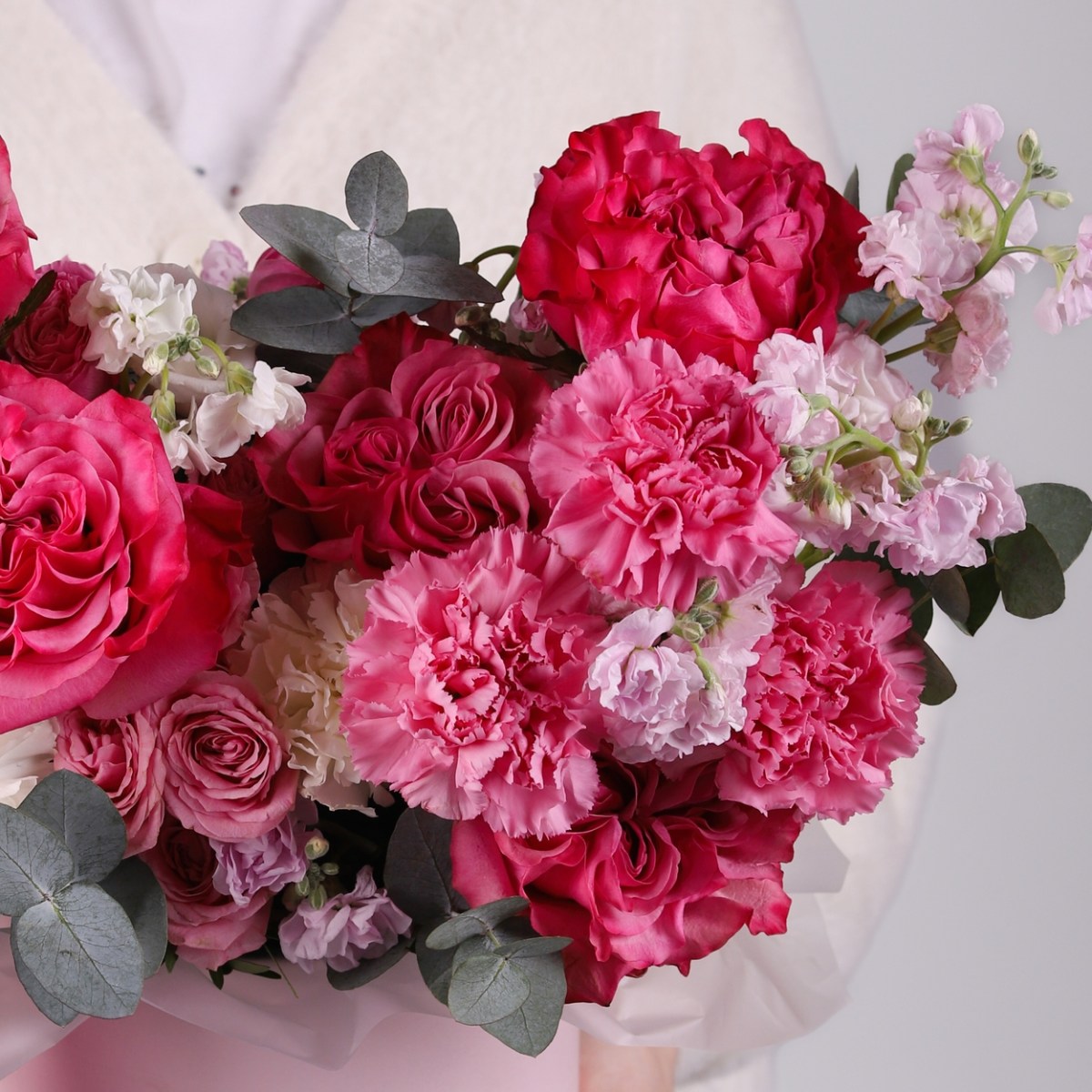 shlyapnaya korobka s cvetami 770